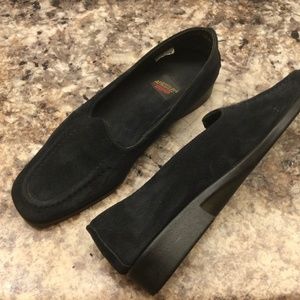 AEROSOLES navy Suede square toe size 7